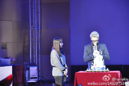 [7.1.12][Pics] Andy Beijing Fanmeet 555bbc67jw1douakpooapj