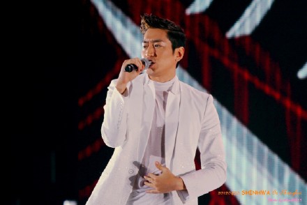 [1.5.12][Fanpics] Shinhwa @ 430 Shanghai concert 57a14d5dgw1dsiwd7docyj