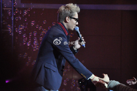 [7.1.12][Pics] Andy Beijing Fanmeet 58e0431ajw1doubs3n3v0j