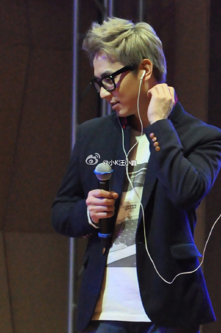 [7.1.12][Pics] Andy Beijing Fanmeet 58e0431ajw1douclsye4oj