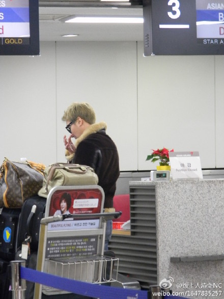 [17.12.11] Andy @ Airport Pics 6237f879gw1do5qxy6ooej