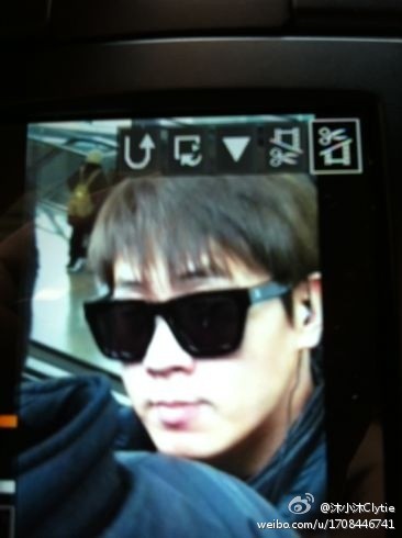 [17.2.12][Pics] Andy ~ Incheon & Shanghai Aiport 65d4d415jw1dq578ae9rmj