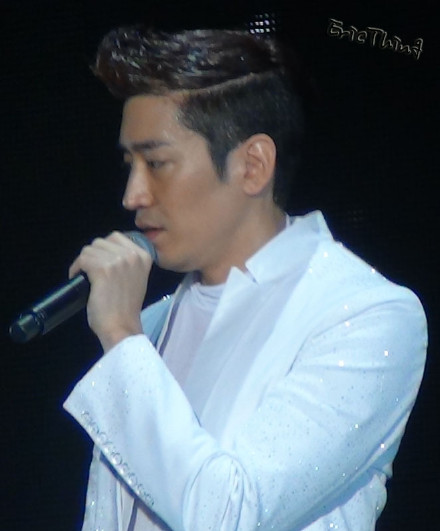 [1.5.12][Fanpics] Shinhwa @ 430 Shanghai concert 68d87365gw1dsiqx4hhwoj