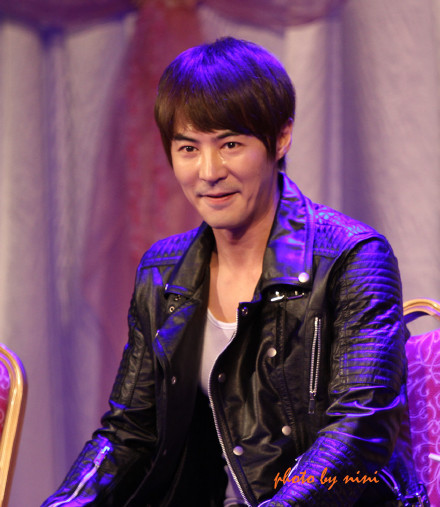 [11.2.12][Pics] JunJin @ Beijing Fanmeet Pics Part 2 6abbd9d2jw1dpz95yrtwlj