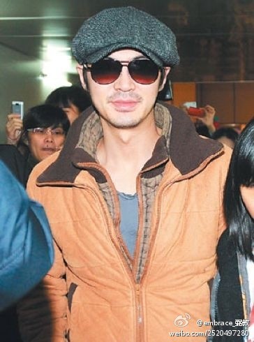 [24.12.11] JunJin@Taiwan News Pics 963bbc80jw1doeoh27njij