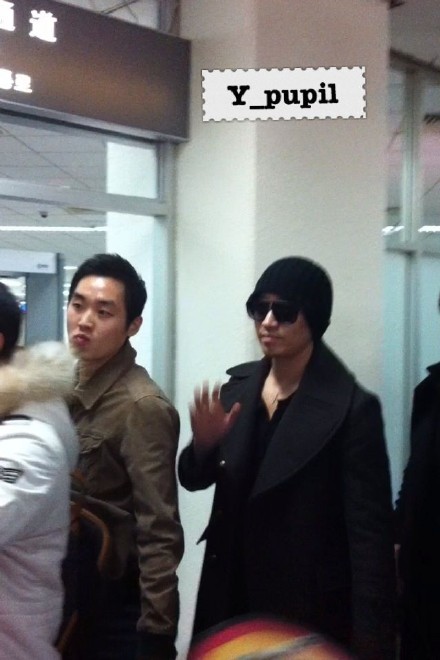 [6.1.12] Eric Seoul-Hongqiao Airport Pics 97d01926jw1dosw6ke546j