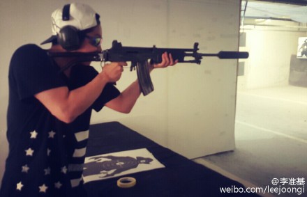 Lee Joon Gi Weibo 111115 9afc0843jw1exwws2ib0lj20pf0gd0uk