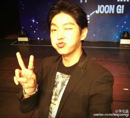 Lee Joon Gi Weibo 111115 9afc0843jw1exwws9626mj20jq0hz40g