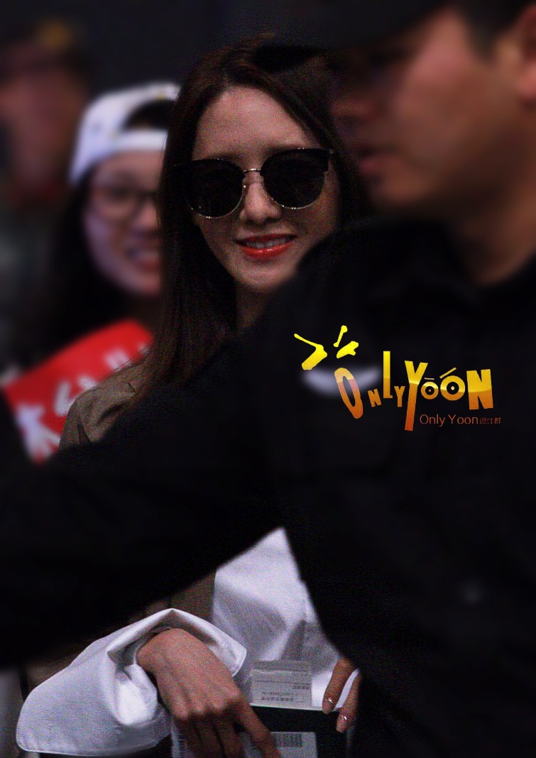 [PIC][15-03-2016]YoonA trở về Hàn Quốc vào sáng sớm nay 005IBmE7jw1f1z4kal46aj30kz0tojut