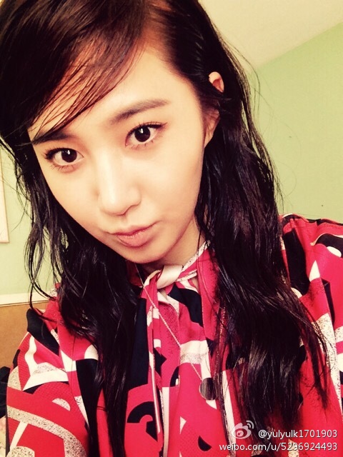 [OTHER][27-11-2013]SELCA MỚI NHẤT CỦA YURI   - Page 9 005Mtm21jw1eljs5suxguj30dc0hs76x