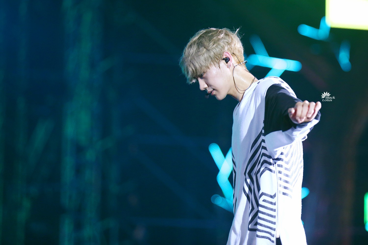 [FANTAKEN] 140727 EXO Concert "The Lost Planet" in Changsha [116P] 005zJl4dgw1eirvujruyyj315o0rs0xr