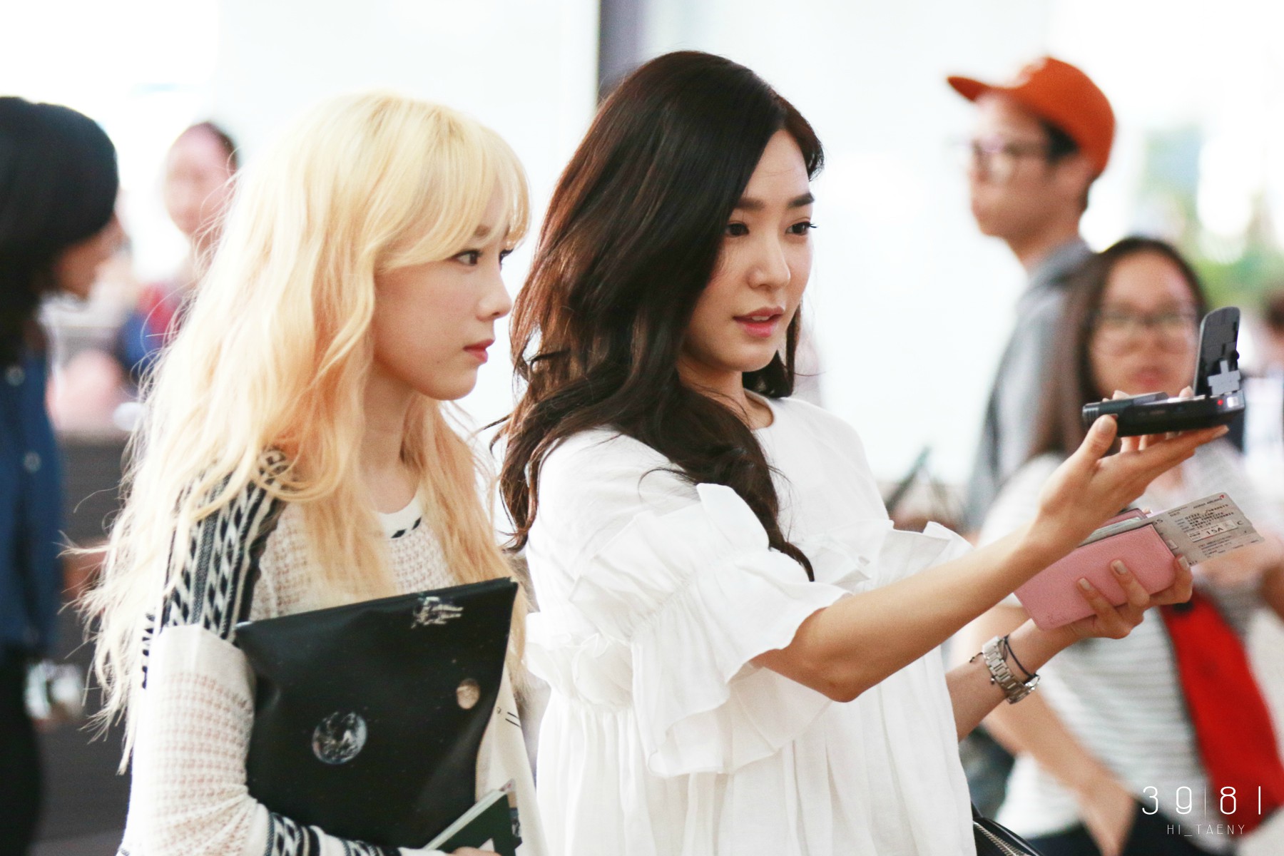 [PIC][06-08-2015]SNSD khởi hành đi New York - Mỹ để tham dự "KCON 2015" vào sáng nay - Page 3 006aDyVGjw1euudhm89sej31e00xcwni