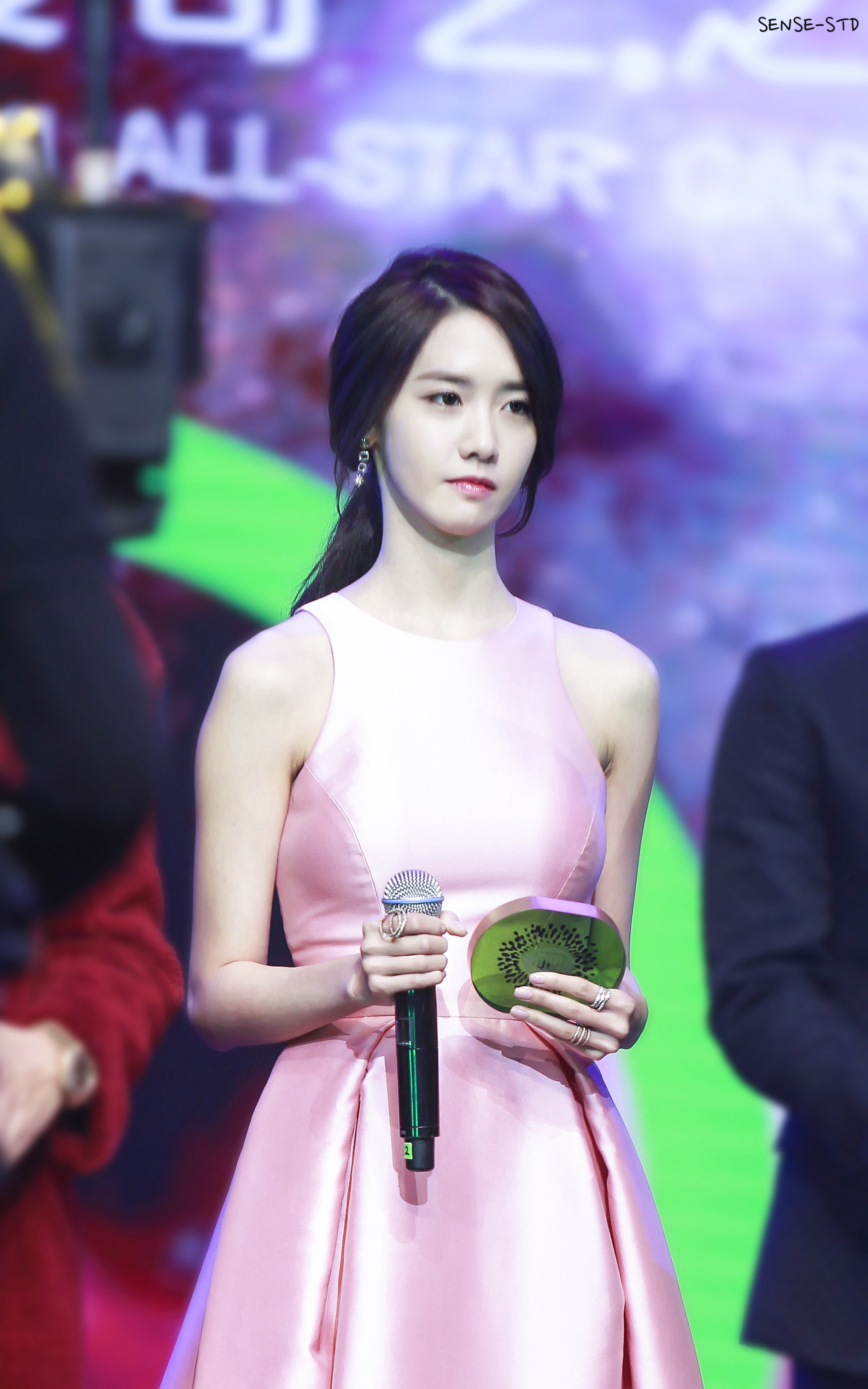 [PIC][05-12-2015]YoonA khởi hành đi Trung Quốc để tham dự "2016 iQiYi Concert 'ALL-STAR CARNIVAL'" vào sáng nay - Page 2 006g77Eegw1eys6mtcgmpj31gc2bq7wh