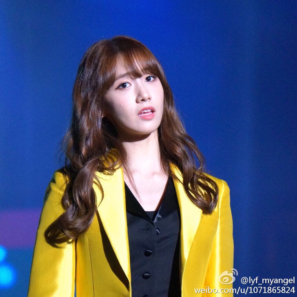 [PIC][21-11-2014]SNSD khởi hành đi Trung Quốc để tham gia "China for GG 1st Fan Party in NanJing" vào trưa nay - Page 9 3fe35fe0jw1emn9c0i0npj20sg0sgjwx