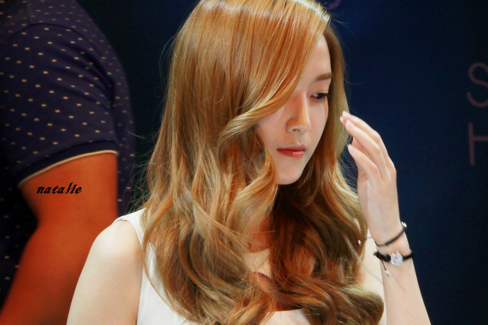 [PIC][31-08-2013]Jessica xuất hiện tại buổi fansign cho "StoneHenge" vào chiều nay 4ba27fc9jw1e87j6giaptj21ao0v2dn8