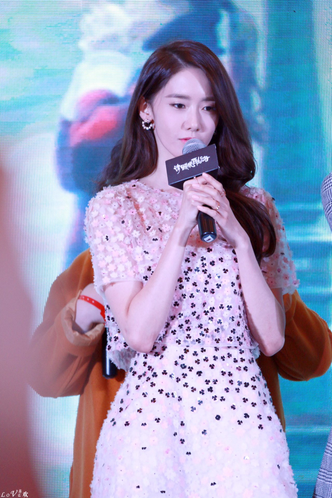 [PIC][15-12-2015]YoonA khởi hành đi Bắc Kinh - Trung Quốc để tham dự buổi họp báo cho MV "Please Contact Me" vào tối nay 4dbb7a36jw1ez1m8yh3wtj20zk1hc4qp