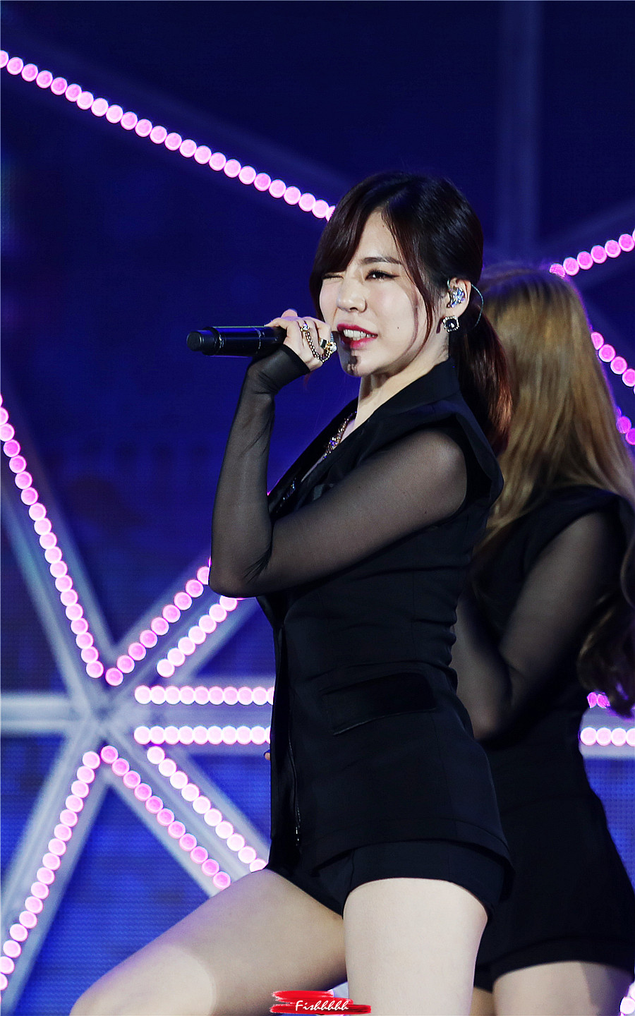 [PIC][17-10-2014]SNSD khởi hành đi Thượng Hải – Trung Quốc để tham dự "SMTOWN LIVE WORLD TOUR IV IN SHANGHAI" vào tối nay - Page 9 62672beejw1elmgeabe0ij20p0140gu5