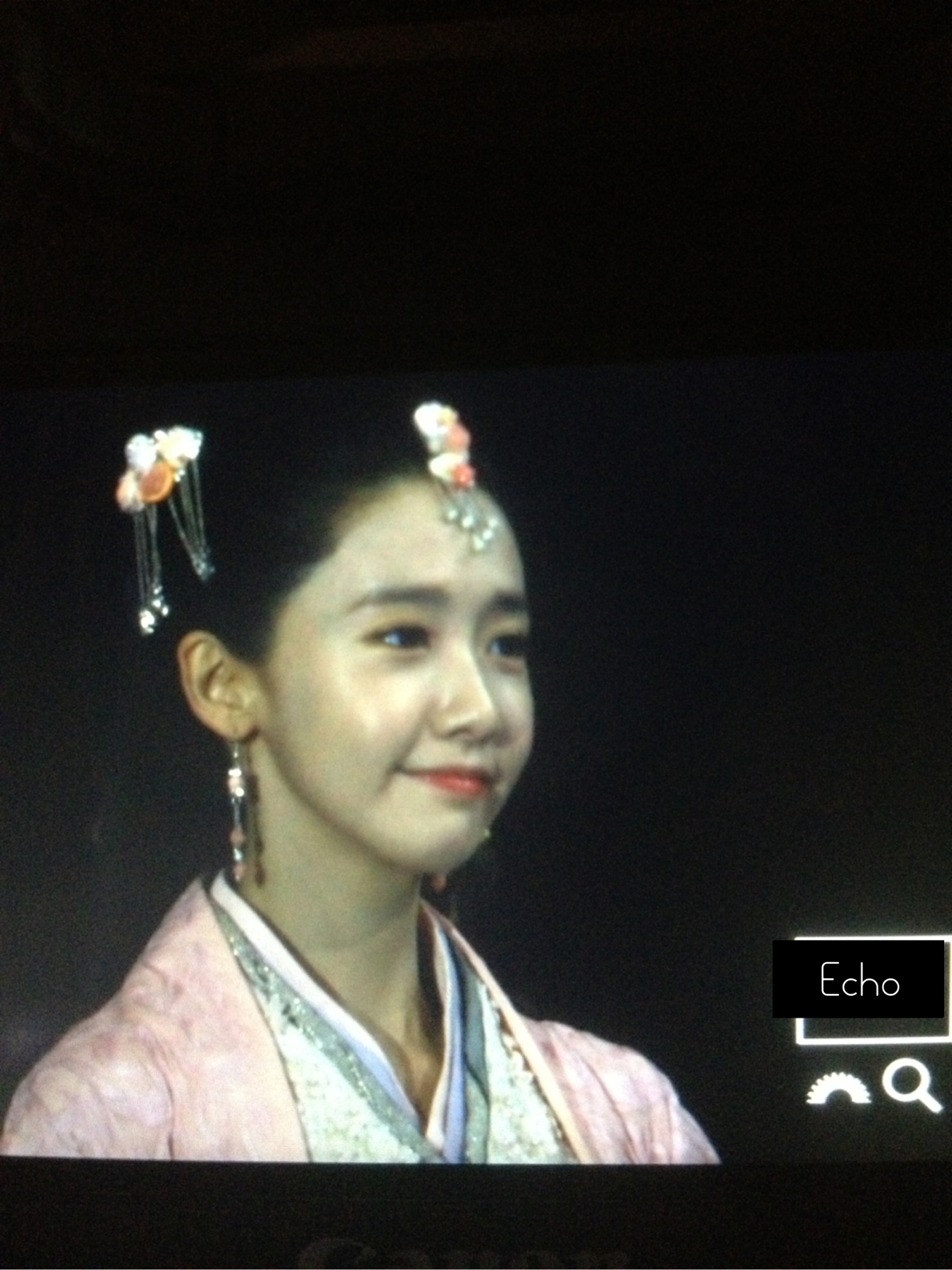 [PIC][30-04-2015]YoonA tham dự buổi họp báo ra mắt bộ phim Trung Quốc đầu tay của cô - "God of War Zhao Yun" vào trưa nay 62f41e1fjw1ernkwgskgij21e01uodyq