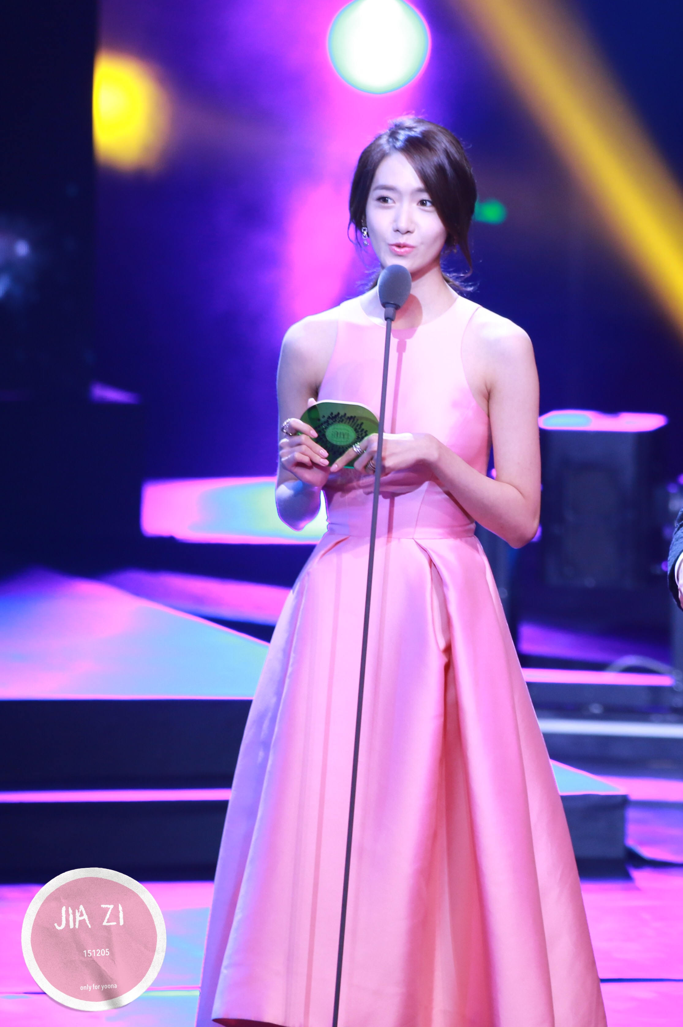 [PIC][05-12-2015]YoonA khởi hành đi Trung Quốc để tham dự "2016 iQiYi Concert 'ALL-STAR CARNIVAL'" vào sáng nay 667b33a8jw1eyp8ea5p6sj21py2l3kdc