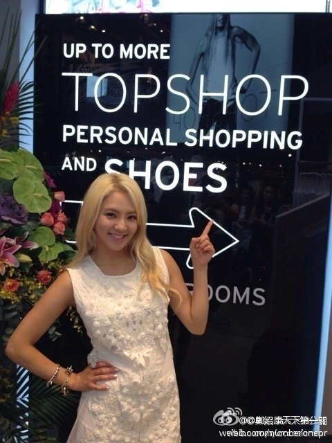 [PIC][06-06-2013]HyoYeon khởi hành đi Hồng Kông để tham dự Lễ khai trương cửa hàng "Topshop" chi nhánh ở Hồng Kông - Page 2 67137e55jw1e6vfaec6v3j20dc0hsgns