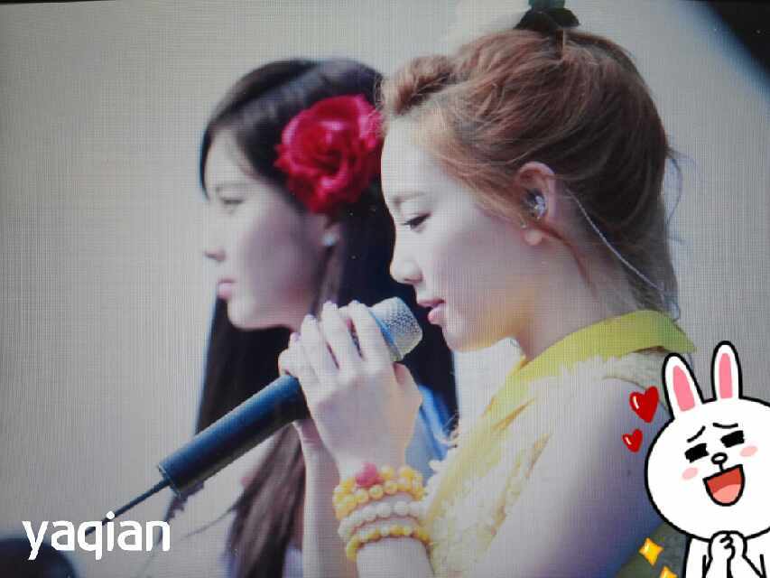 [PIC][25-05-2013]TaeTiSeo biểu diễn tại "Kyungbok Alumni Festival" ở trường THPT Kyungbok vào chiều nay 6867da64jw1e50lxjad9jj20np0hs3zb