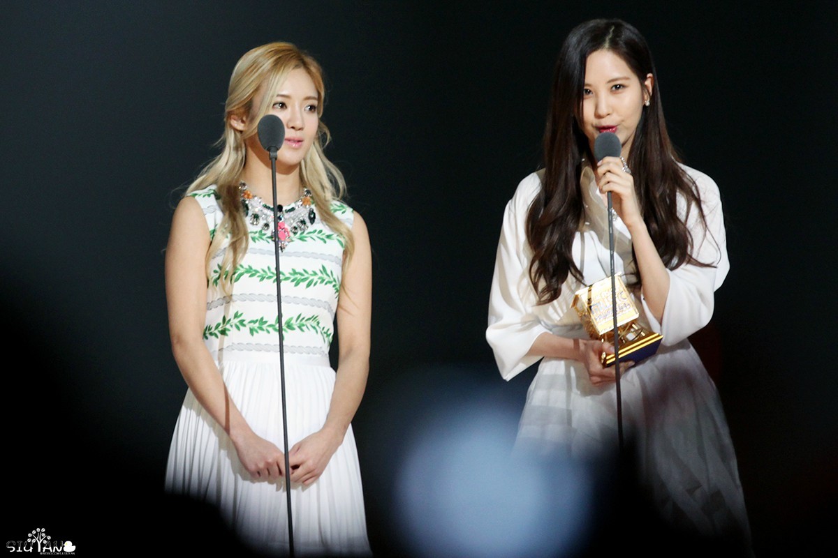 [PIC][22-11-2013]SeoHyun và HyoYeon khởi hành đi Hồng Kông để tham dự "2013 Mnet Asian Music Awards" vào sáng nay - Page 3 686f142fgw1eaw4wvm3bdj20xc0m8788