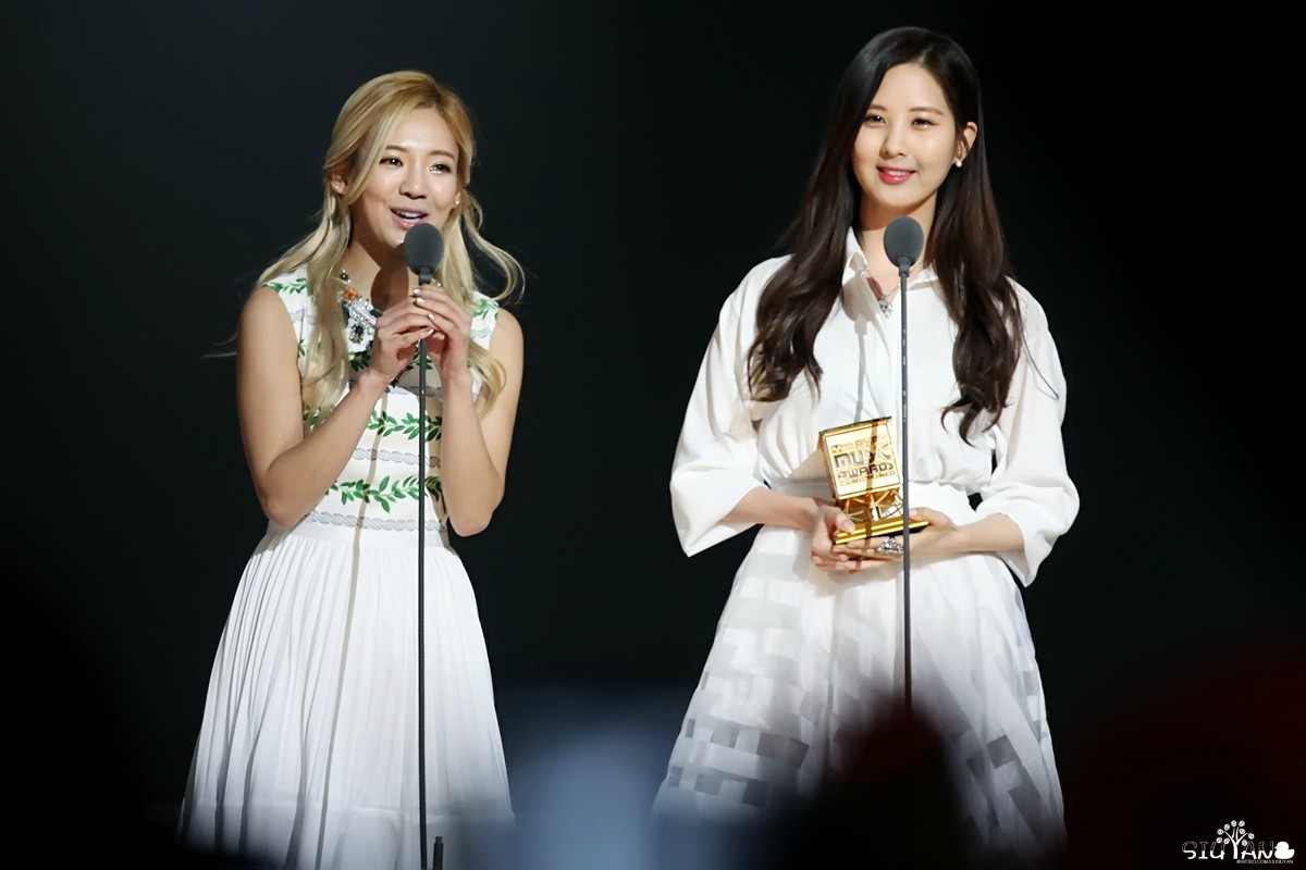 [PIC][22-11-2013]SeoHyun và HyoYeon khởi hành đi Hồng Kông để tham dự "2013 Mnet Asian Music Awards" vào sáng nay - Page 3 686f142fgw1eaw4x4v3wvj20xc0m8778