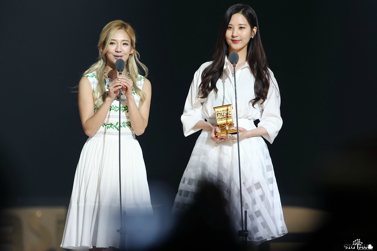 [PIC][22-11-2013]SeoHyun và HyoYeon khởi hành đi Hồng Kông để tham dự "2013 Mnet Asian Music Awards" vào sáng nay - Page 3 686f142fgw1eaw4x8giuyj20xc0m8q5v