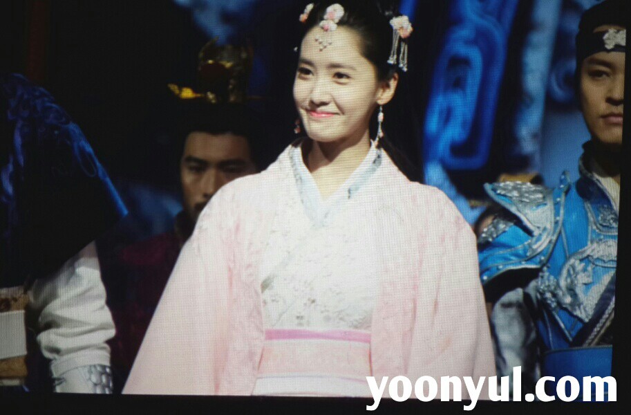 [PIC][30-04-2015]YoonA tham dự buổi họp báo ra mắt bộ phim Trung Quốc đầu tay của cô - "God of War Zhao Yun" vào trưa nay 68f1acf9jw1ernmx28jtxj20pd0goju1