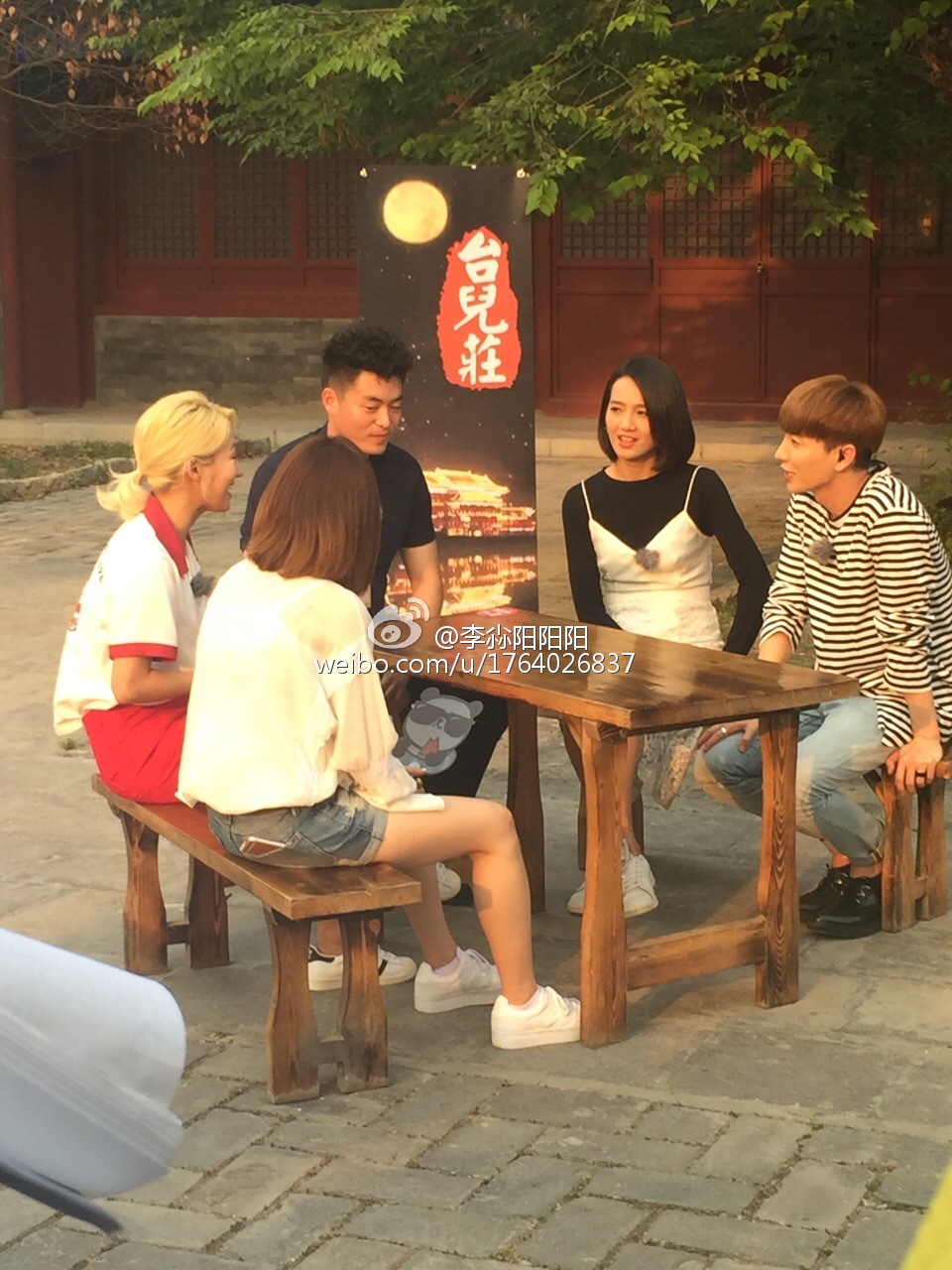 [PIC][23-05-2016]Sunny và HyoYeon khởi hành đi Trung Quốc để ghi hình cho chương trình '스타강림/Star Descent' vào tối nay 6924e9d5jw1f48gzm4kpgj20qo0zkdot