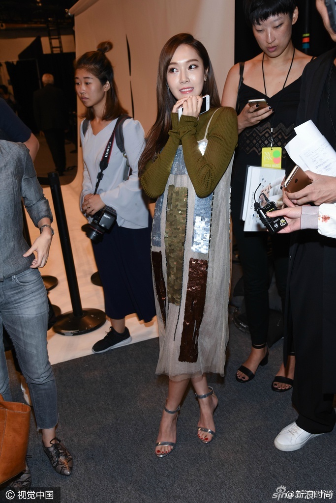 [PIC][13-09-2016]Jessica tham dự "New York Fashion Week 2017 - VERA WANG Show" vào hôm nay 693605c5jw1f7t38qrniaj20iz0sggs4