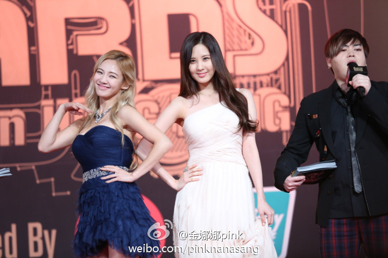 [PIC][22-11-2013]SeoHyun và HyoYeon khởi hành đi Hồng Kông để tham dự "2013 Mnet Asian Music Awards" vào sáng nay - Page 5 69a9e859gw1eazgt4zc0lj20m80etwin