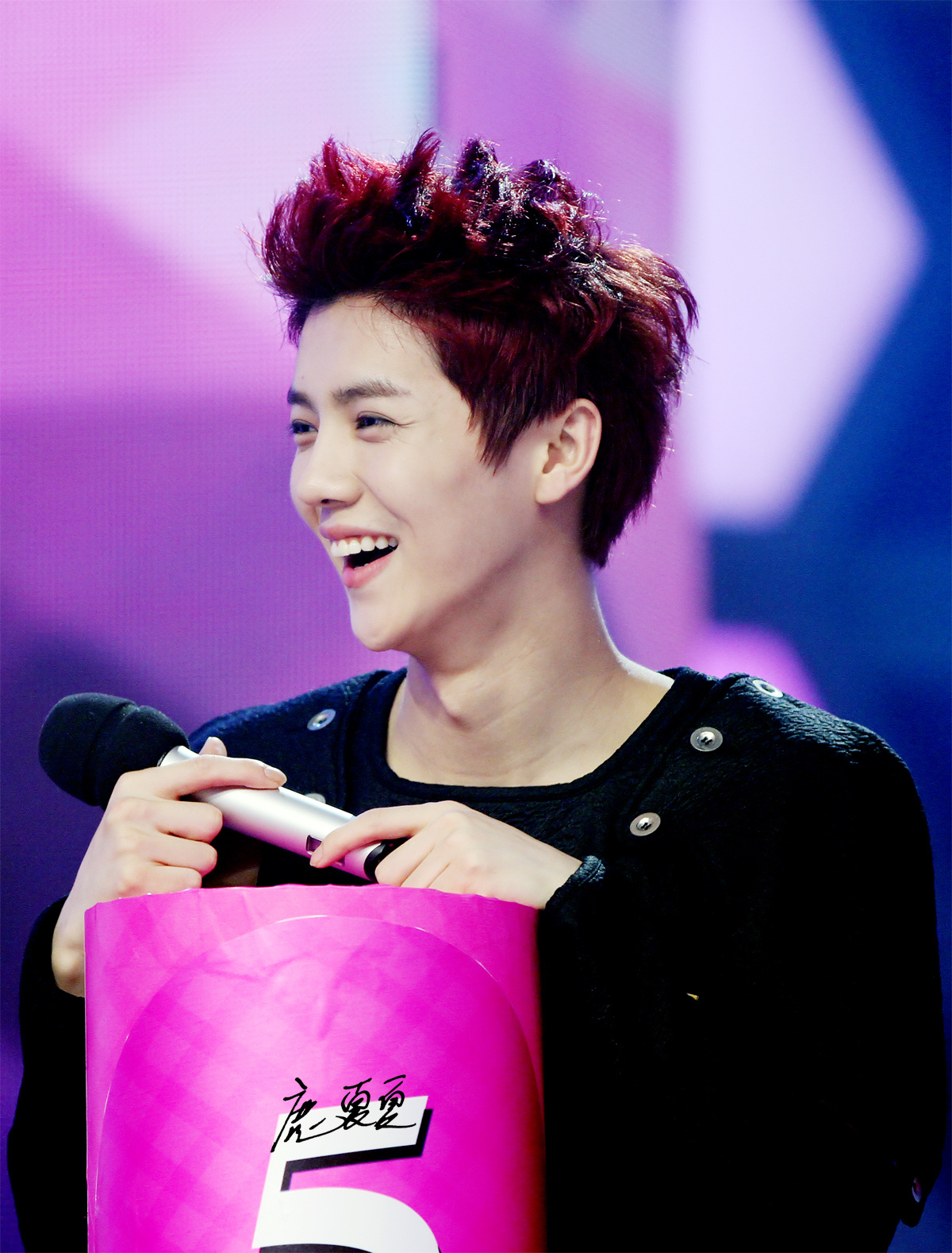 [FANTAKEN] 130604 EXO @ Happy Camp [31P] 6ae8c156jw1e6da6msl01j20xc17u4h7