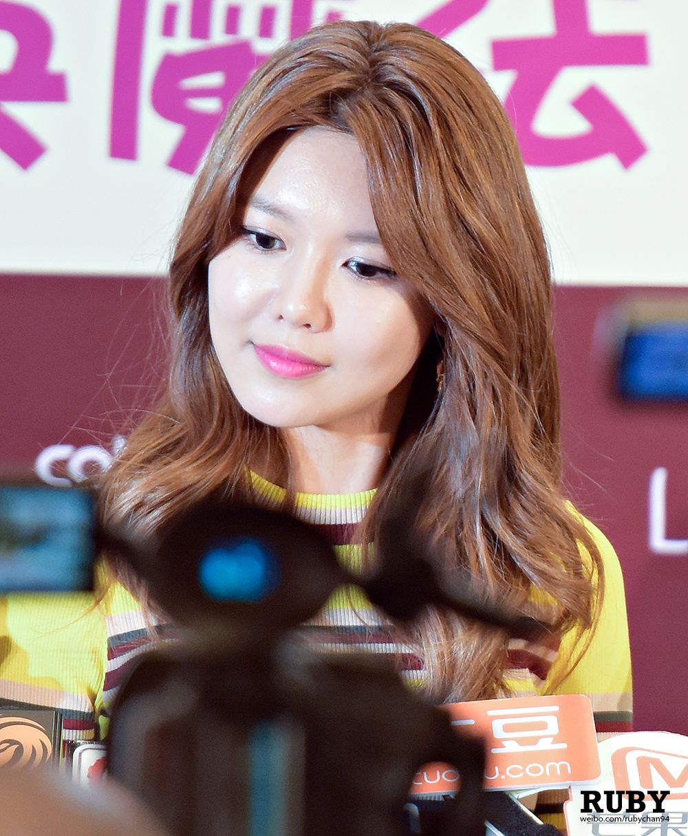 [PIC][04-02-2015]SooYoung xuất phát đi Hồng Kông để tham dự buổi fansign cho thương hiệu mỹ phẩm "LLang" - Page 4 6b362612jw1ep00b76wtnj20rs0xqhdt