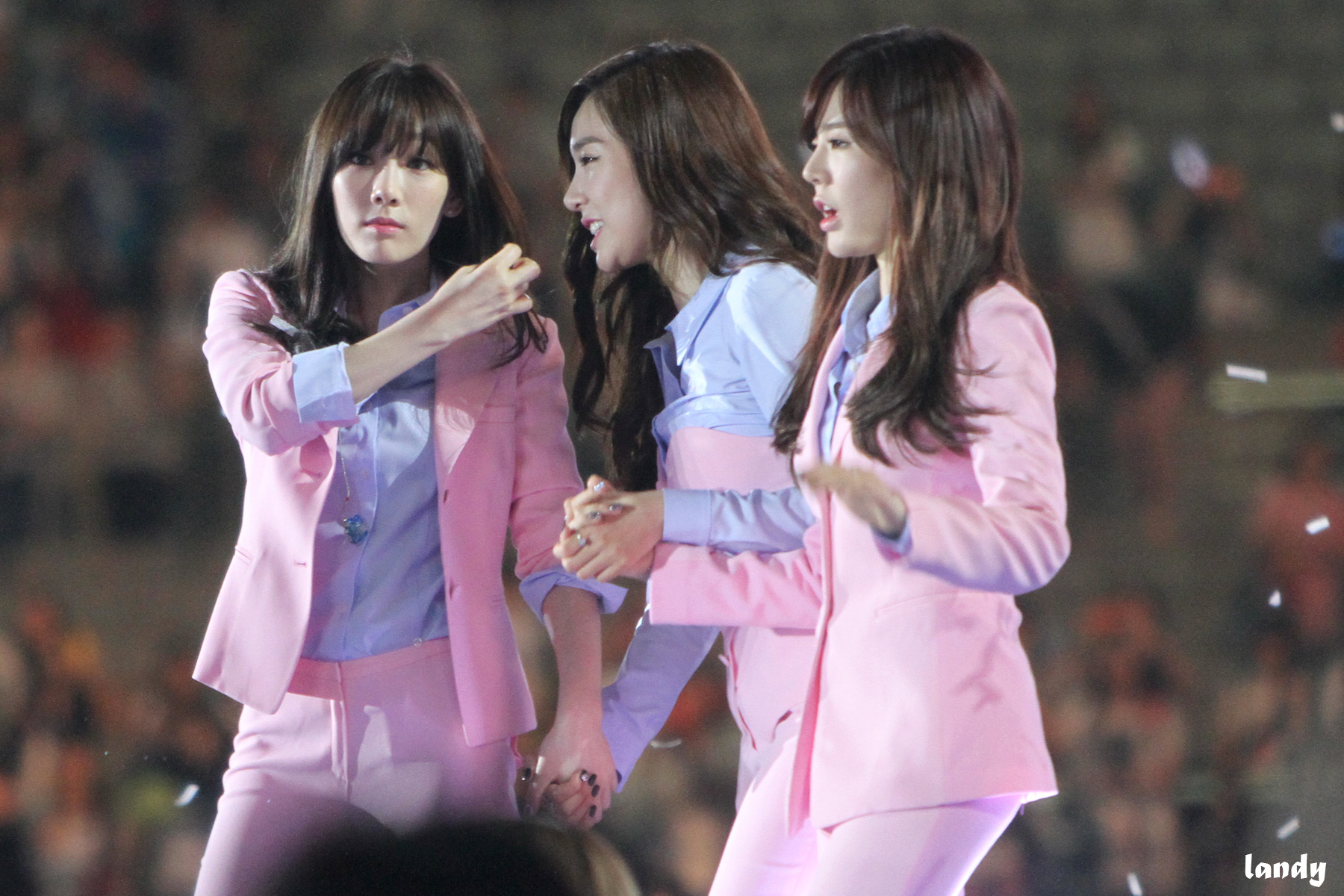 [PIC][07-06-2014]SNSD tham dự Đại nhạc hội "Dream Concert 2014" vào tối nay 6b68a4b6jw1eh777a7h0xj21e00xckcx