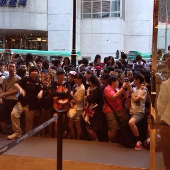 [PIC][12-05-2013]Jessica khởi hành đi Hồng Kông để tham dự sự kiện khai trương của "Demin Popup Store" vào sáng nay 6becc8c4jw1e4mw0fwef8j20g40g475l