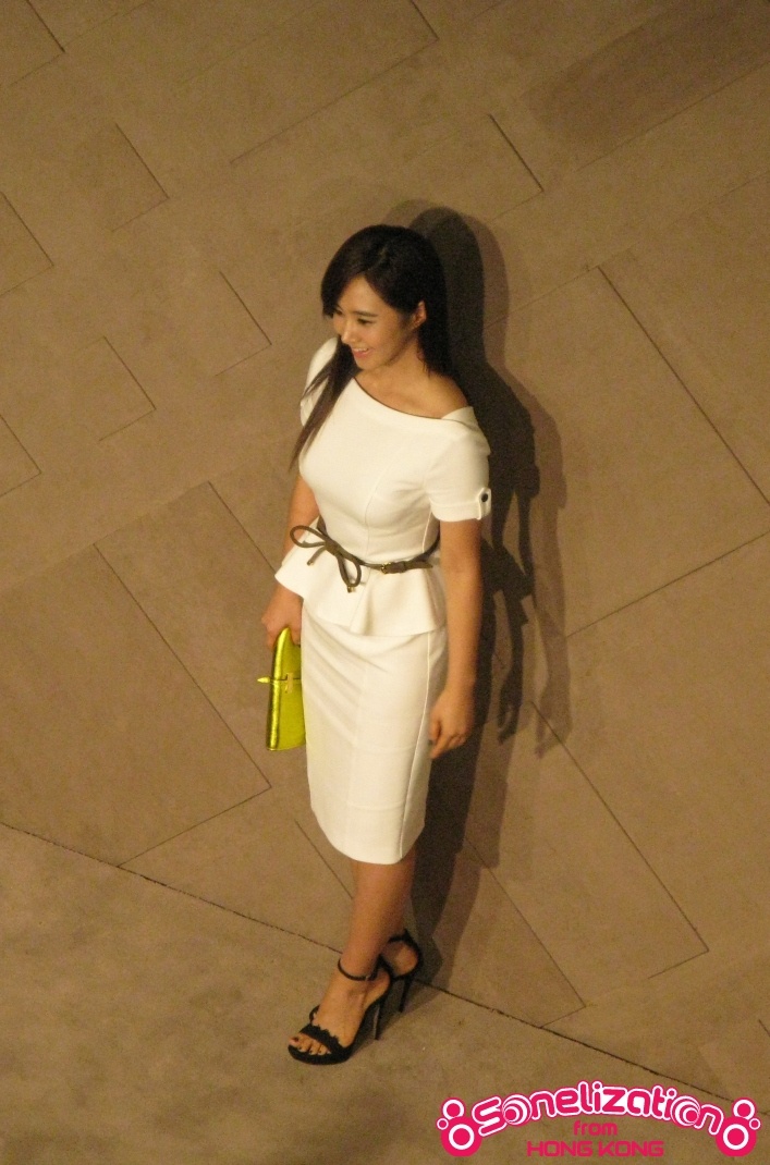 [PIC][01-11-2012]Yuri và SooYoung khởi hành đi Hồng Kông để tham dự sự kiện thời trang của thương hiệu "Burberry" - Page 2 6c08e250gw1dyfxnh3dnwj