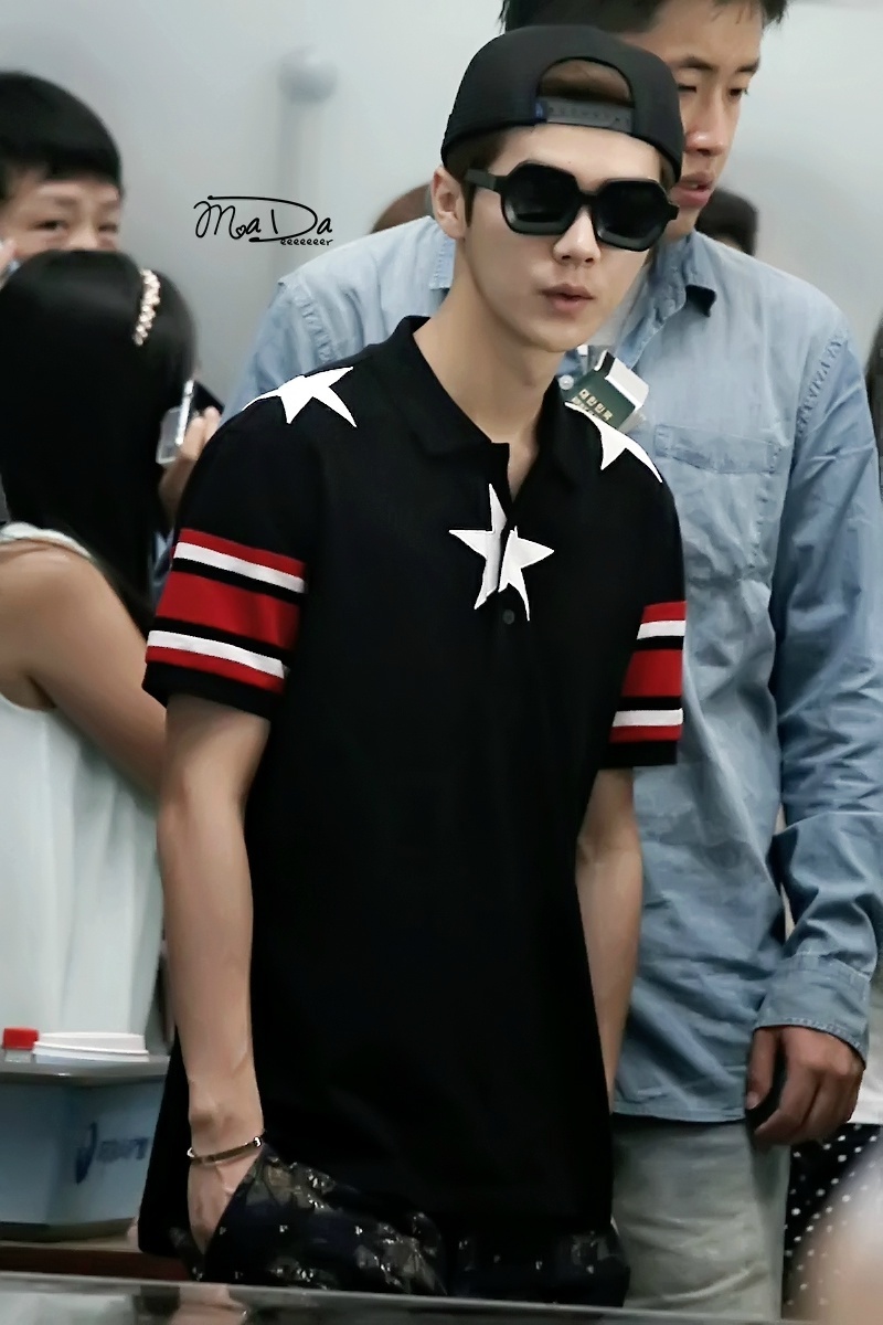 [FANTAKEN] 140717 Shanghai Airport [16P] 6c97debfjw1eifr26qtfgj20m80xcq8g