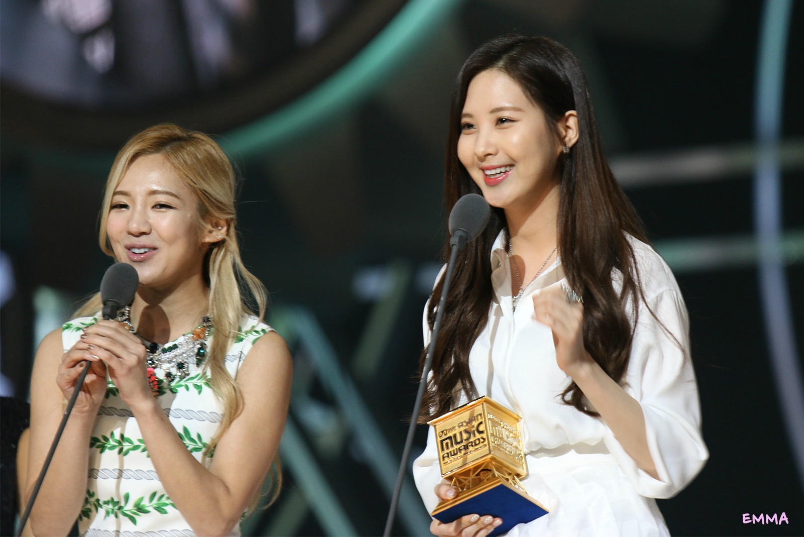 [PIC][22-11-2013]SeoHyun và HyoYeon khởi hành đi Hồng Kông để tham dự "2013 Mnet Asian Music Awards" vào sáng nay - Page 2 6cd0e430gw1eave3xea41j218g0tpdn9