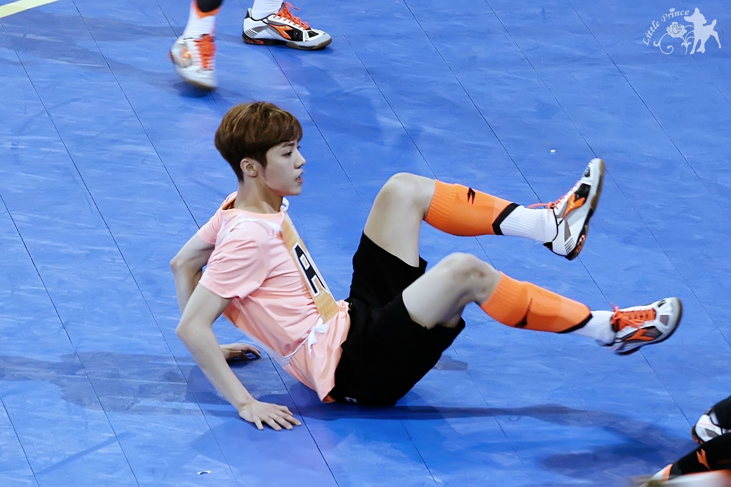 [FANTAKEN] 140526 MBC Idol Futsal Championship [49P]  6f22037agw1egsi9z55cjj215o0rs45v