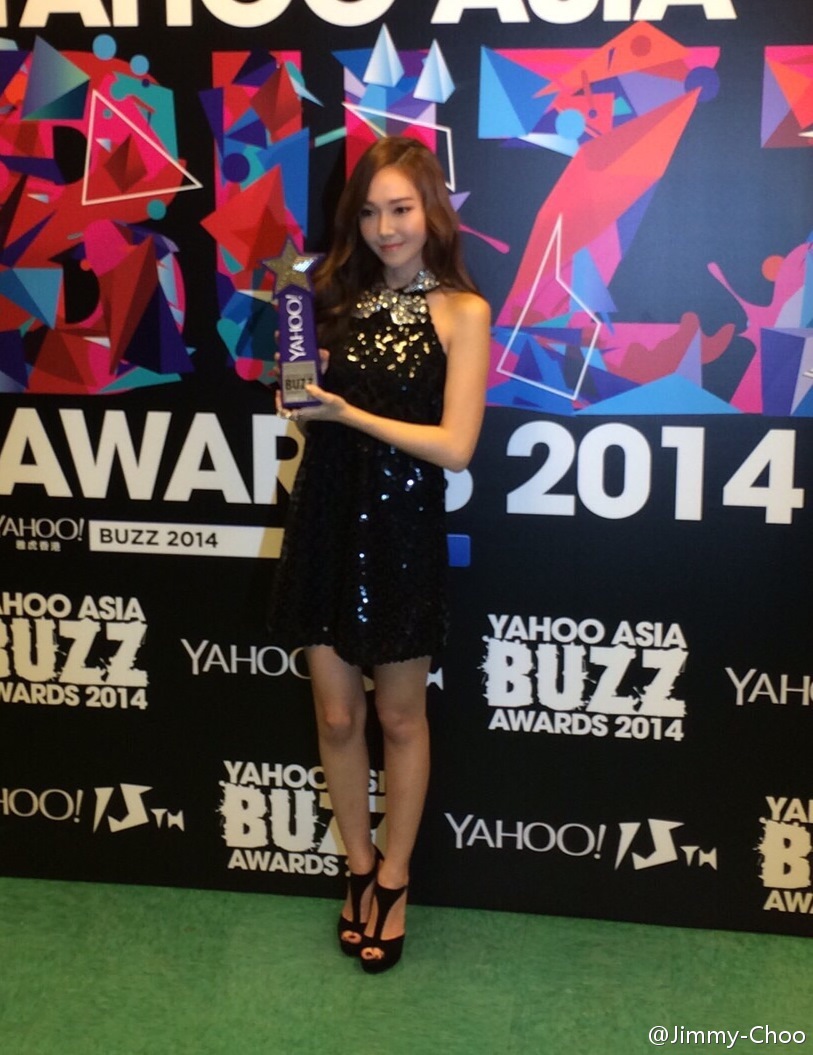 [PIC][07-12-2014]Jessica khởi hành đi Hồng Kông để tham dự "Yahoo Asia Buzz Award 2014" vào sáng nay - Page 2 775a09edgw1en4h4qlsgcj20ml0tbn2f