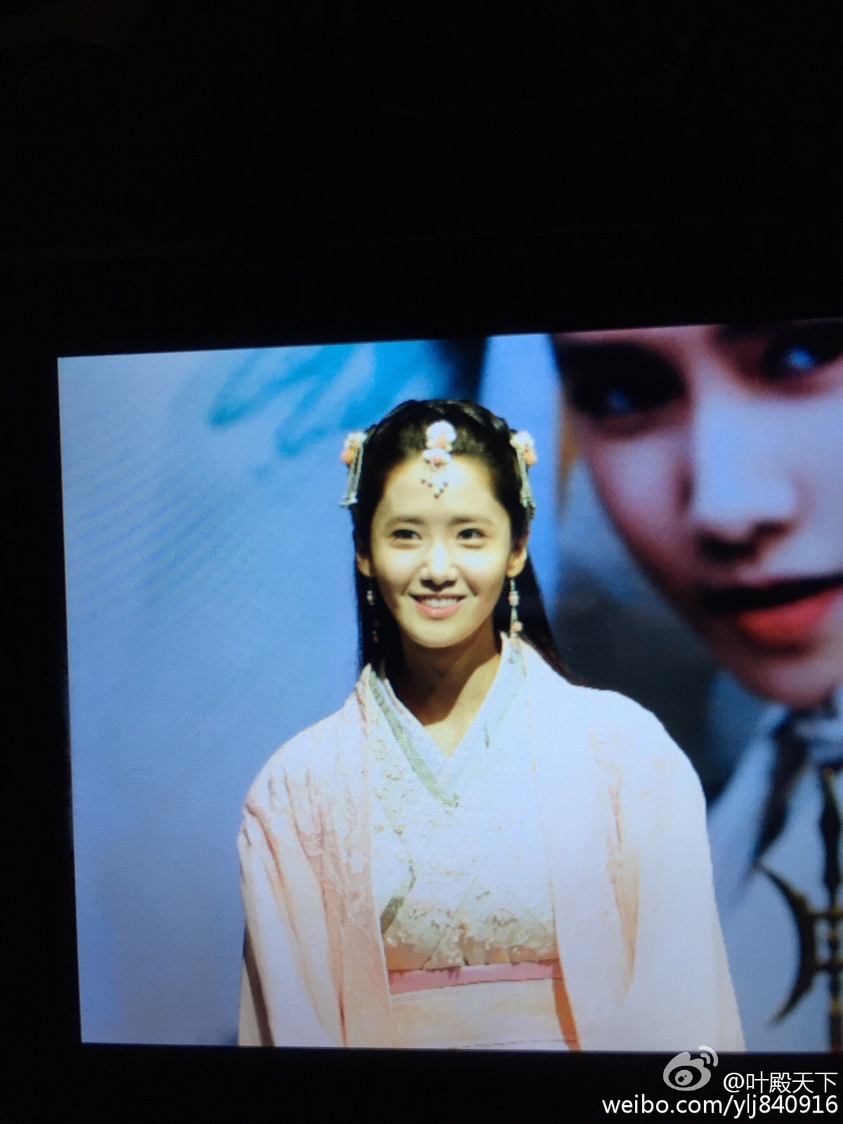 [PIC][30-04-2015]YoonA tham dự buổi họp báo ra mắt bộ phim Trung Quốc đầu tay của cô - "God of War Zhao Yun" vào trưa nay 7998284cjw1ernkgayx64j20xc18gdpb