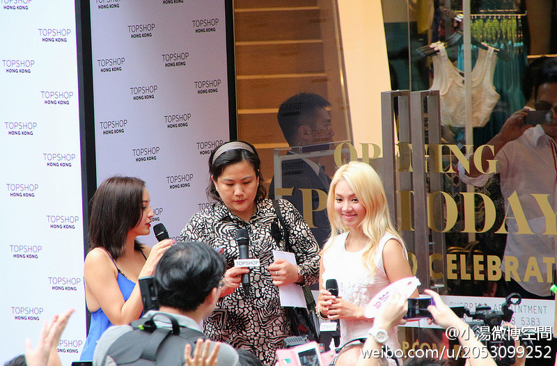 [PIC][06-06-2013]HyoYeon khởi hành đi Hồng Kông để tham dự Lễ khai trương cửa hàng "Topshop" chi nhánh ở Hồng Kông - Page 2 7a5fcef4gw1e5ft7lhtpuj20m80em114