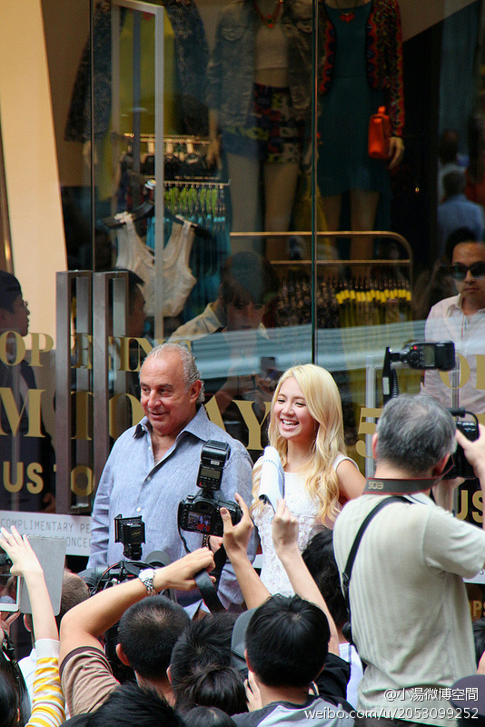 [PIC][06-06-2013]HyoYeon khởi hành đi Hồng Kông để tham dự Lễ khai trương cửa hàng "Topshop" chi nhánh ở Hồng Kông - Page 2 7a5fcef4gw1e5ftk1sbj1j20eu0m8qat