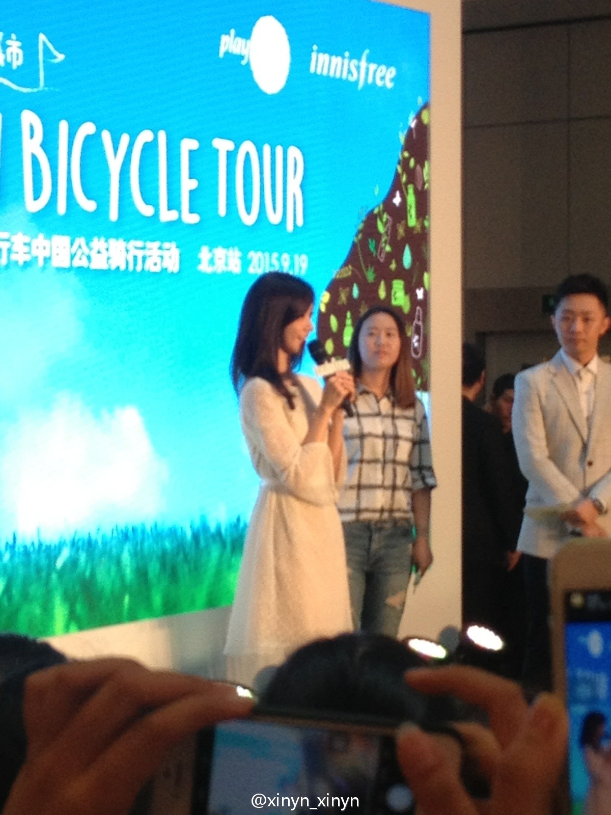 [PIC][18-09-2015]YoonA khởi hành đi Bắc Kinh - Trung Quốc để tham dự sự kiện "Innisfree GREEN BICYCLE TOUR" vào sáng nay - Page 2 7aa4d85ajw1ew7pc3w35yj20xc18gk21