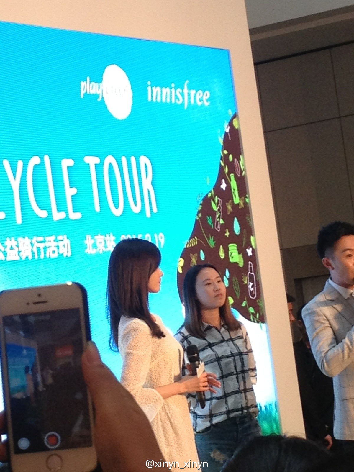 [PIC][18-09-2015]YoonA khởi hành đi Bắc Kinh - Trung Quốc để tham dự sự kiện "Innisfree GREEN BICYCLE TOUR" vào sáng nay - Page 2 7aa4d85ajw1ew7pe9rlwuj20xc18gdrl