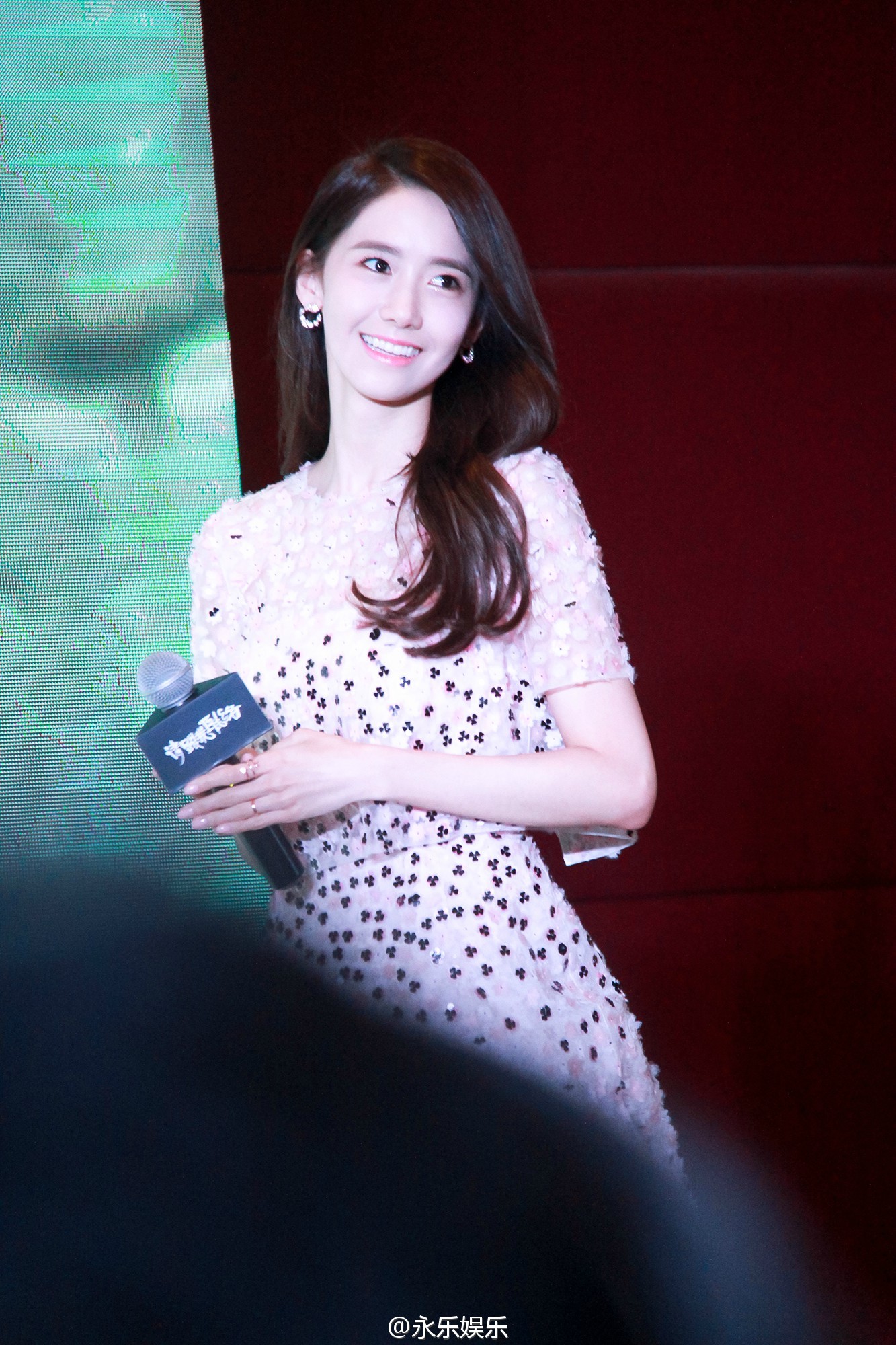 [PIC][15-12-2015]YoonA khởi hành đi Bắc Kinh - Trung Quốc để tham dự buổi họp báo cho MV "Please Contact Me" vào tối nay 7e696a1djw1ez1nninal4j21111jk4er