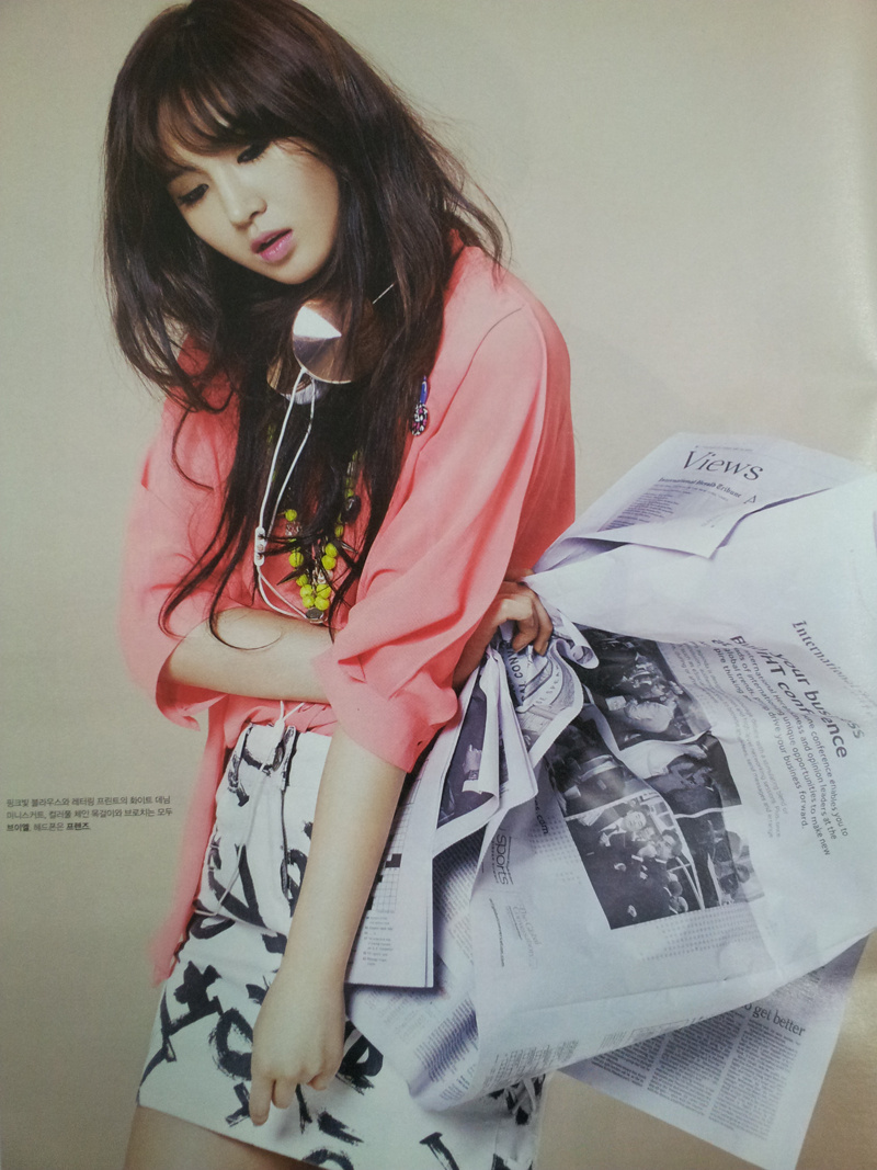 [07-03-2013]Yuri xuất hiện trên ấn phẩm tháng 3 của tạp chí "HIGH CUT" 81aea045tw1e2hhasrkmvj