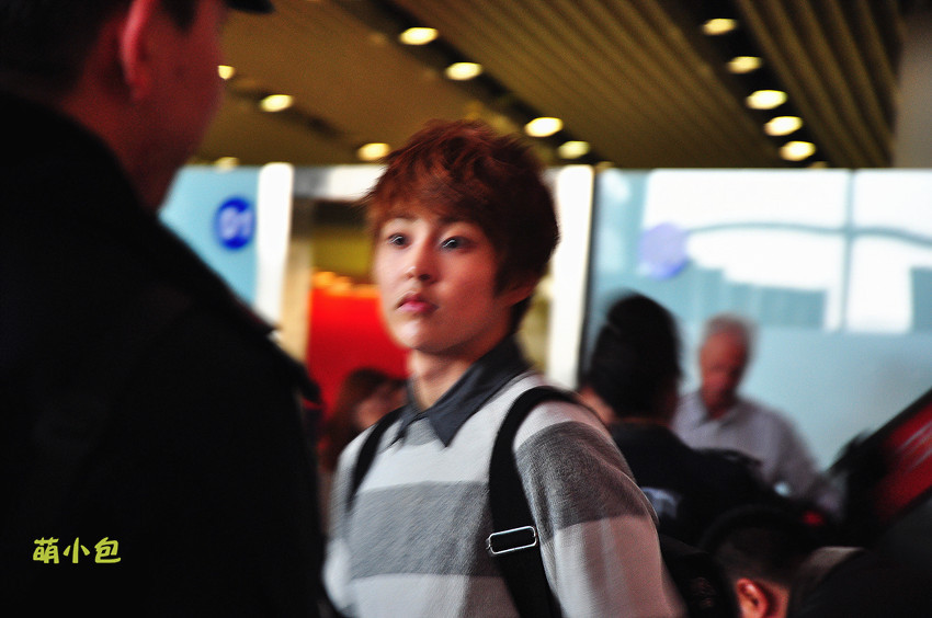 [Fantaken] 081212 EXO M XiuMin @ Incheon + Beijing Airport 872ae16ejw1dzmnq9k5jij