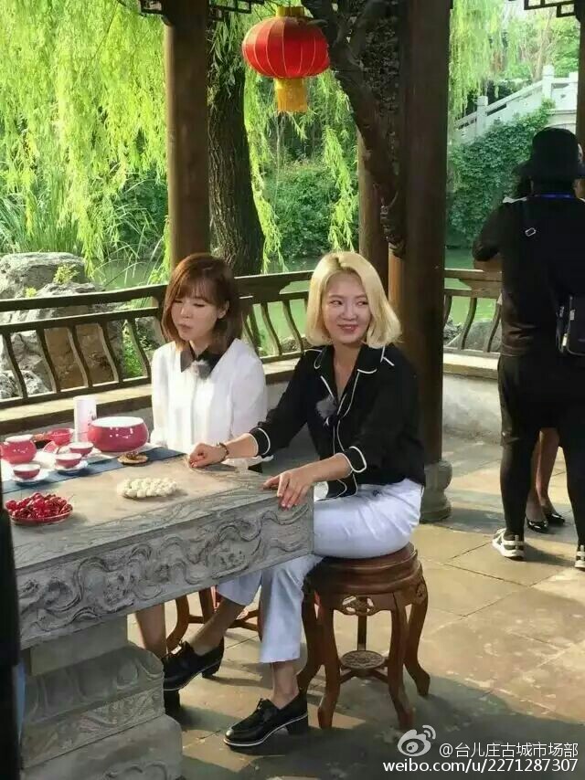 [PIC][23-05-2016]Sunny và HyoYeon khởi hành đi Trung Quốc để ghi hình cho chương trình '스타강림/Star Descent' vào tối nay 8761180bjw1f46mk6dsbij20hs0nqtc9